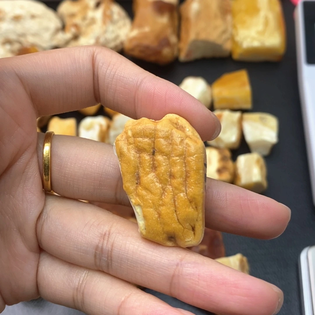 定制琥珀未镶嵌拾*蜜蜡