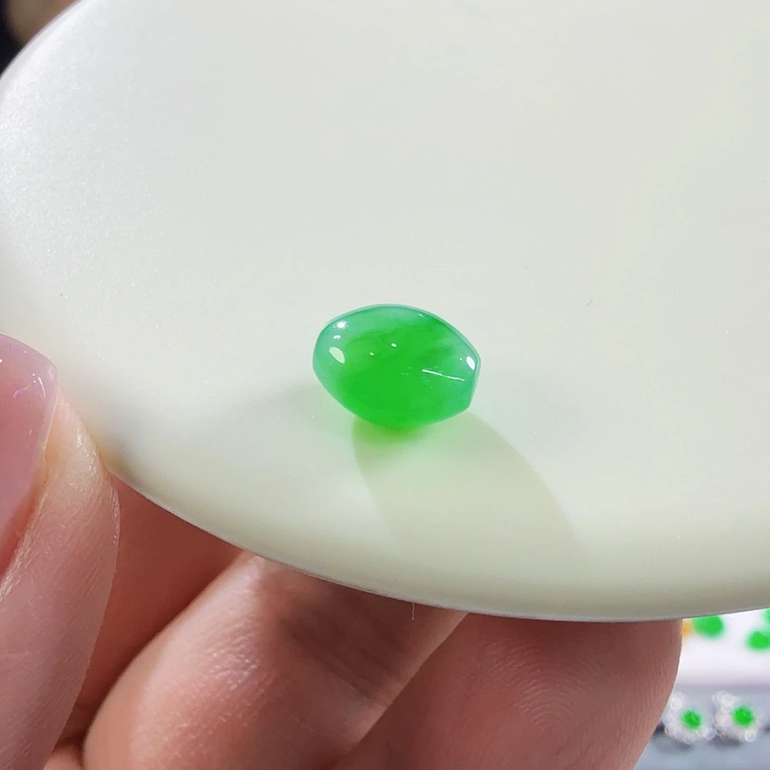 翡翠未镶嵌颈饰裸石