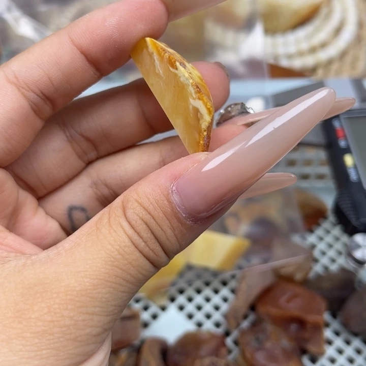 琥珀未镶嵌珠宝奇石