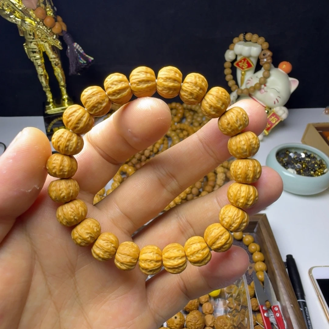 乜***亼吊坠猴头核桃景八