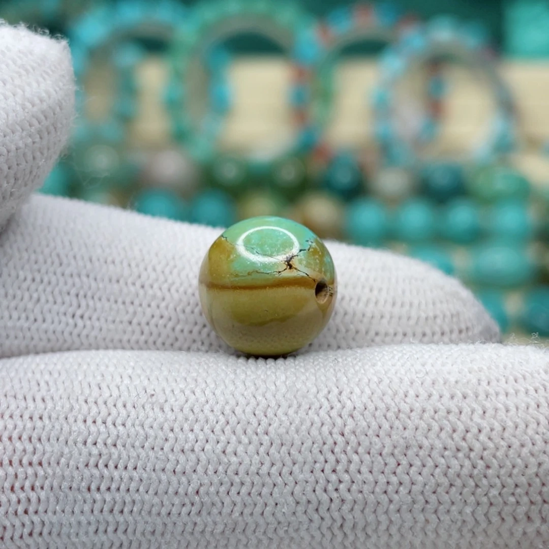 绿松石未镶嵌颈饰尤