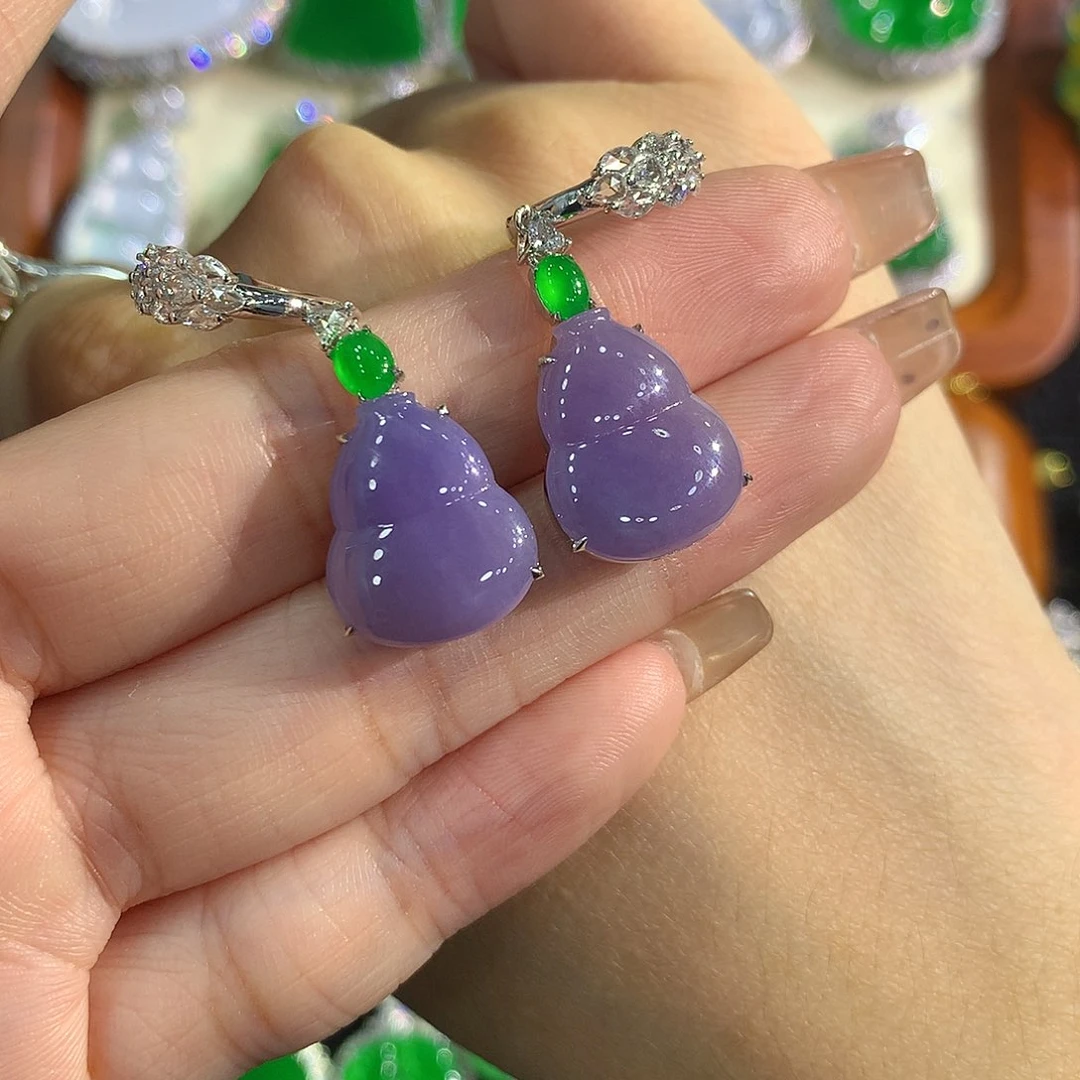 颈饰18K金镶嵌翡翠