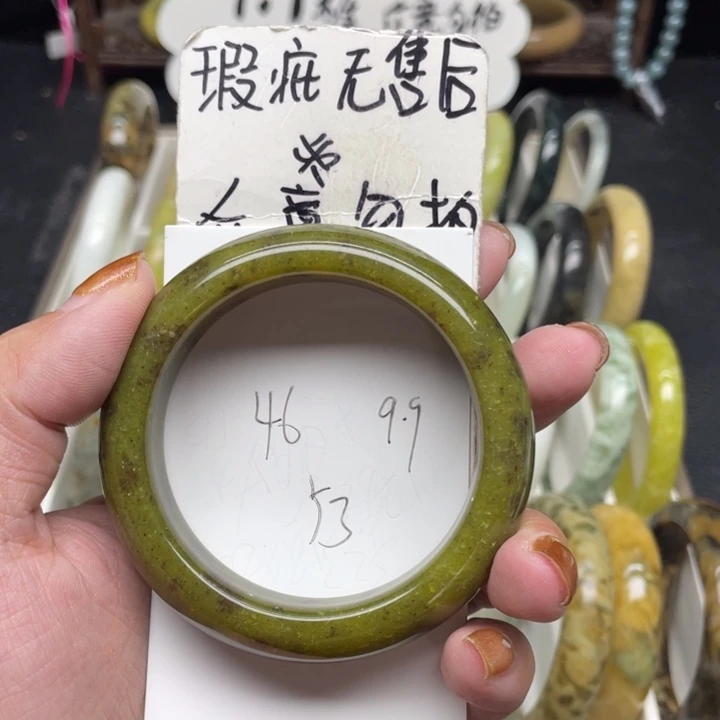 蛇纹石玉未镶嵌手镯