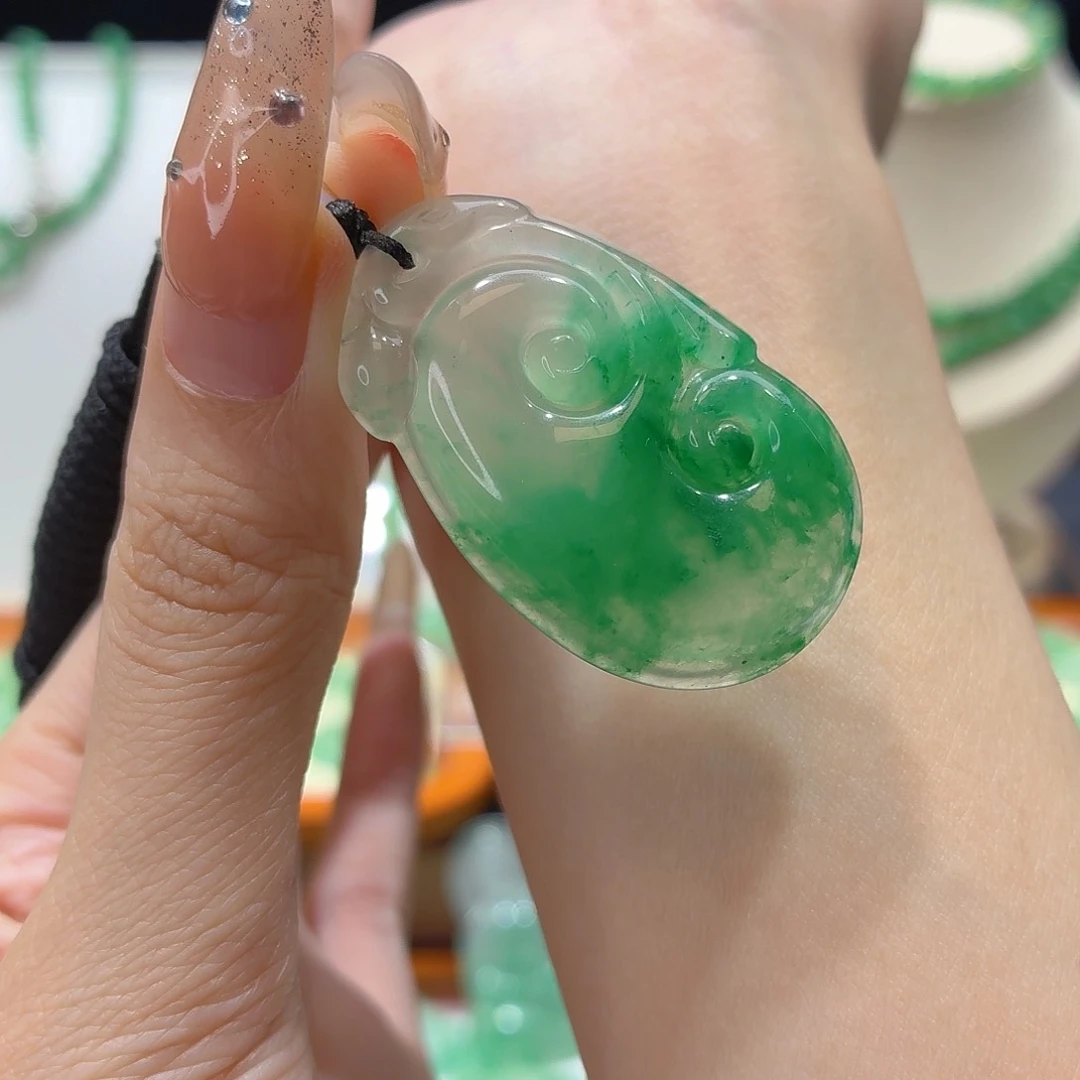 石英质玉未镶嵌颈饰