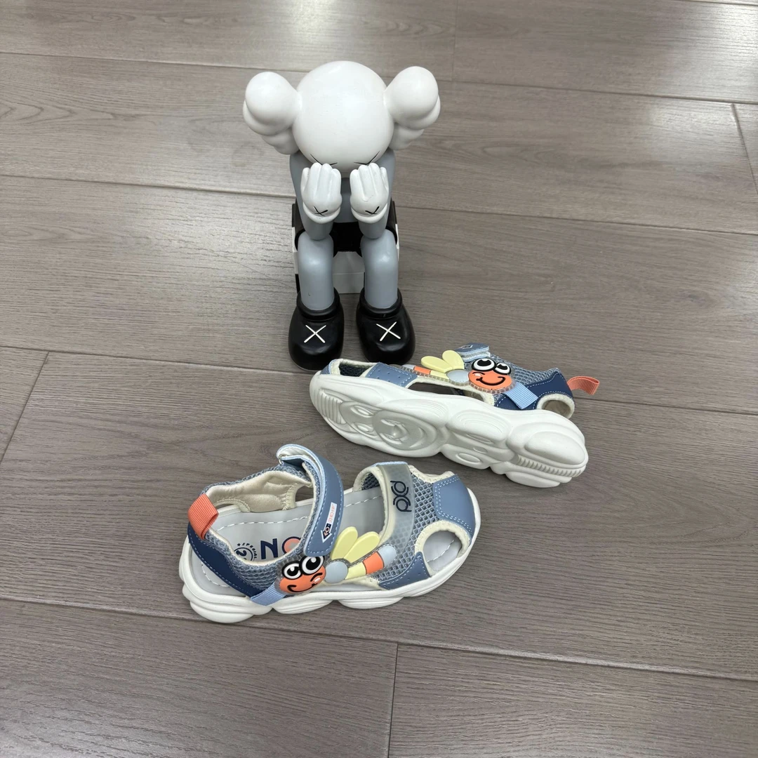 06大黄蜂包头男童圆头女童公主风夏季凉鞋卡通风休闲风魔术贴