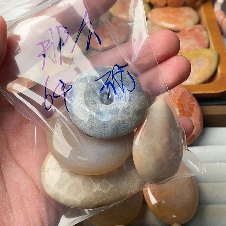 那***了硅化玉未镶嵌吊坠