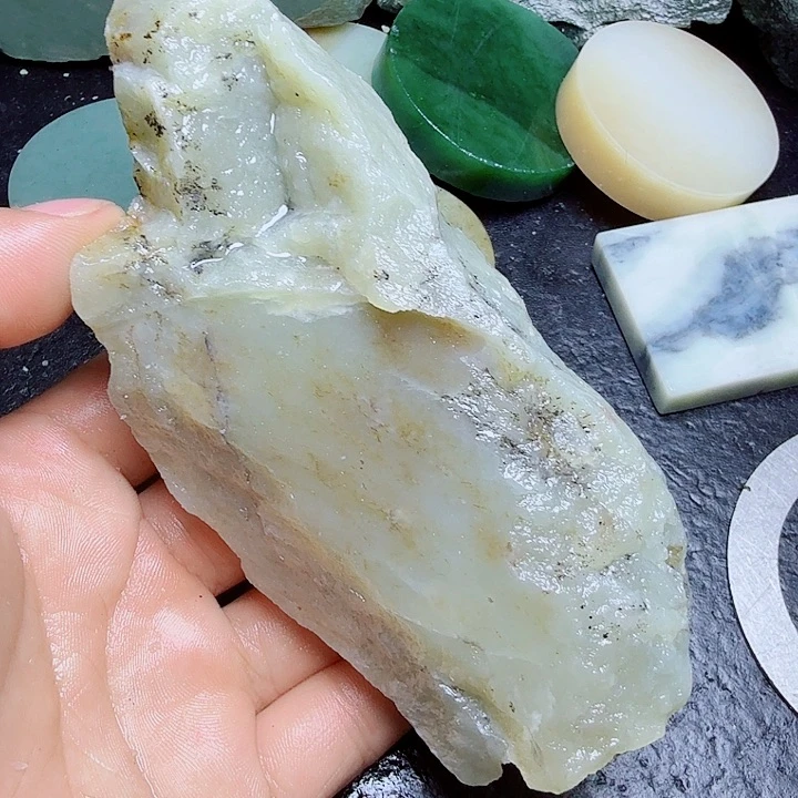 和田玉（糖玉）未镶嵌珠宝奇石