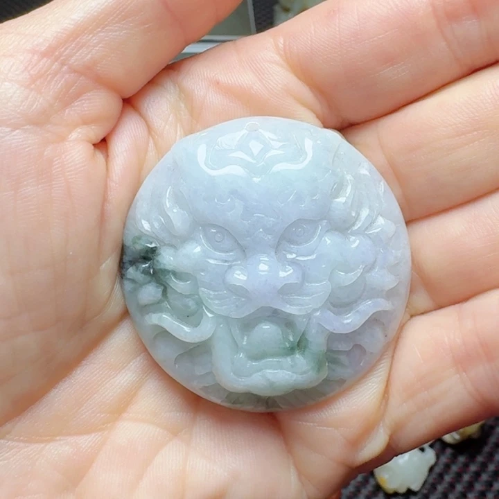翡翠挂件未镶嵌玉龙，挂件