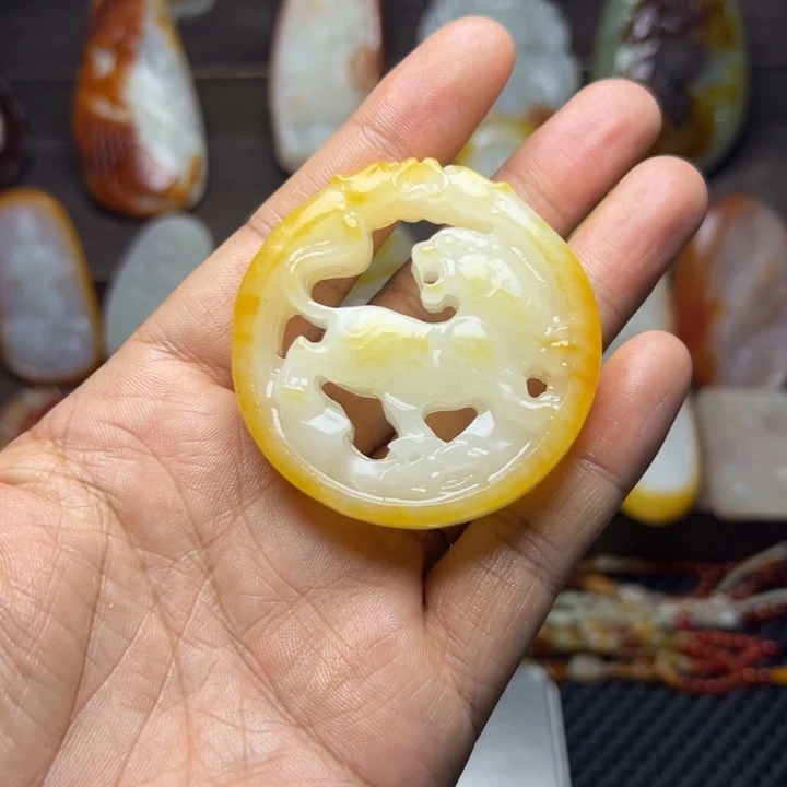 和田玉未镶嵌颈饰