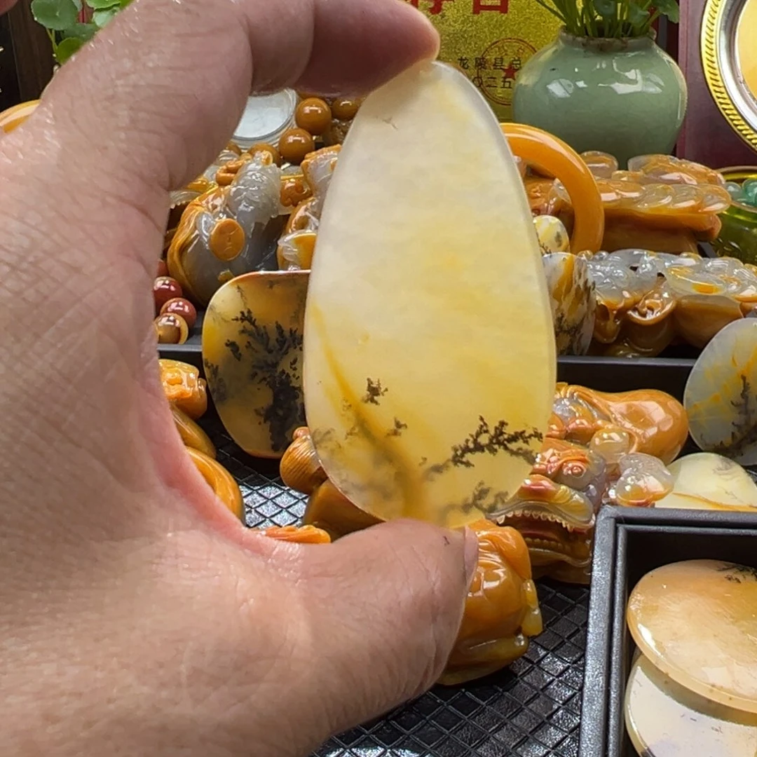 石英质玉未镶嵌颈饰