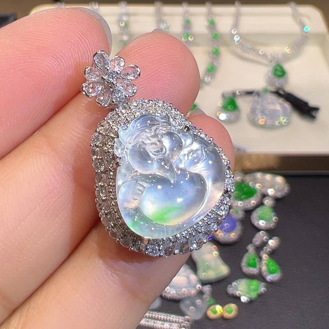 翡翠18K金镶嵌颈饰