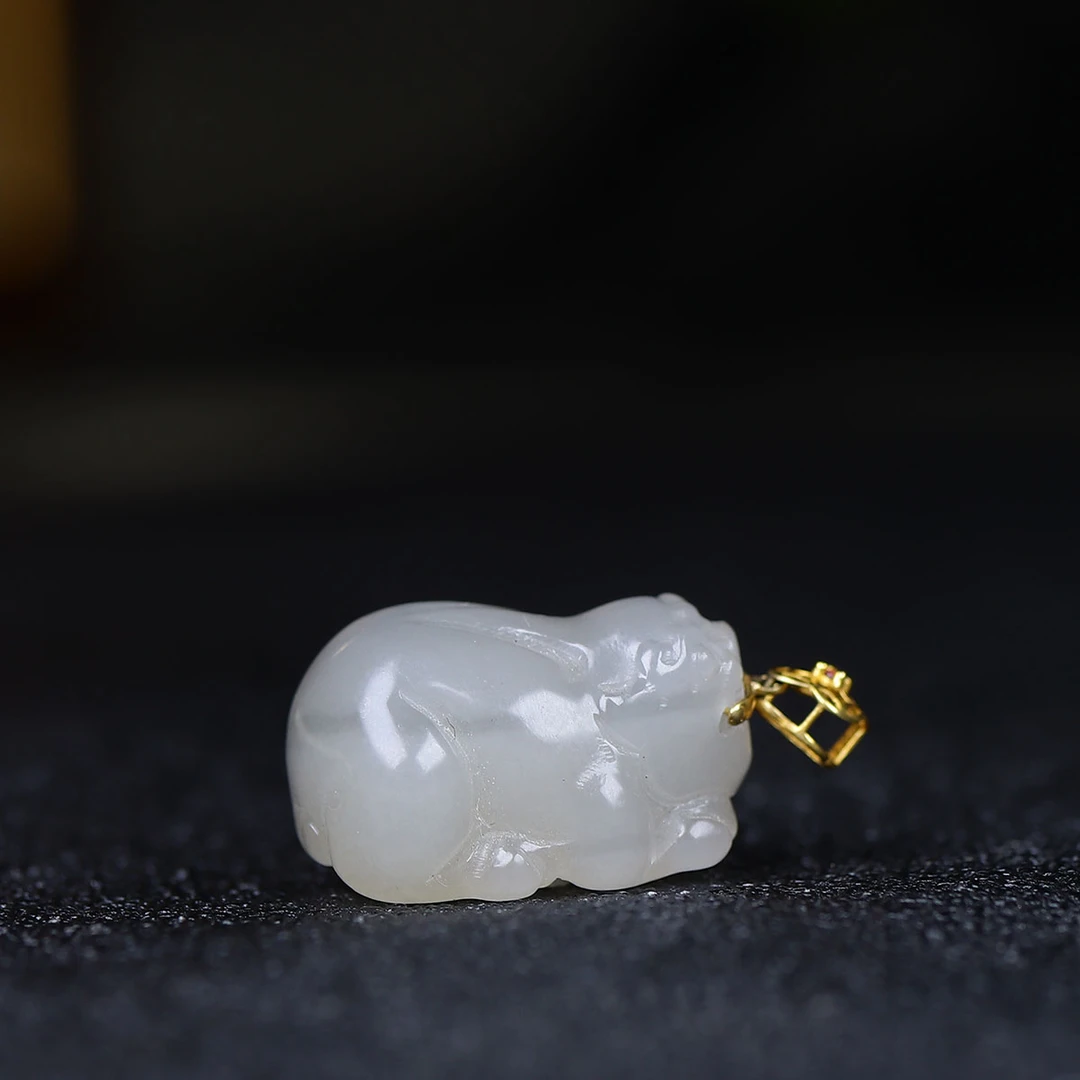 1129163和田玉烟紫貔貅挂件