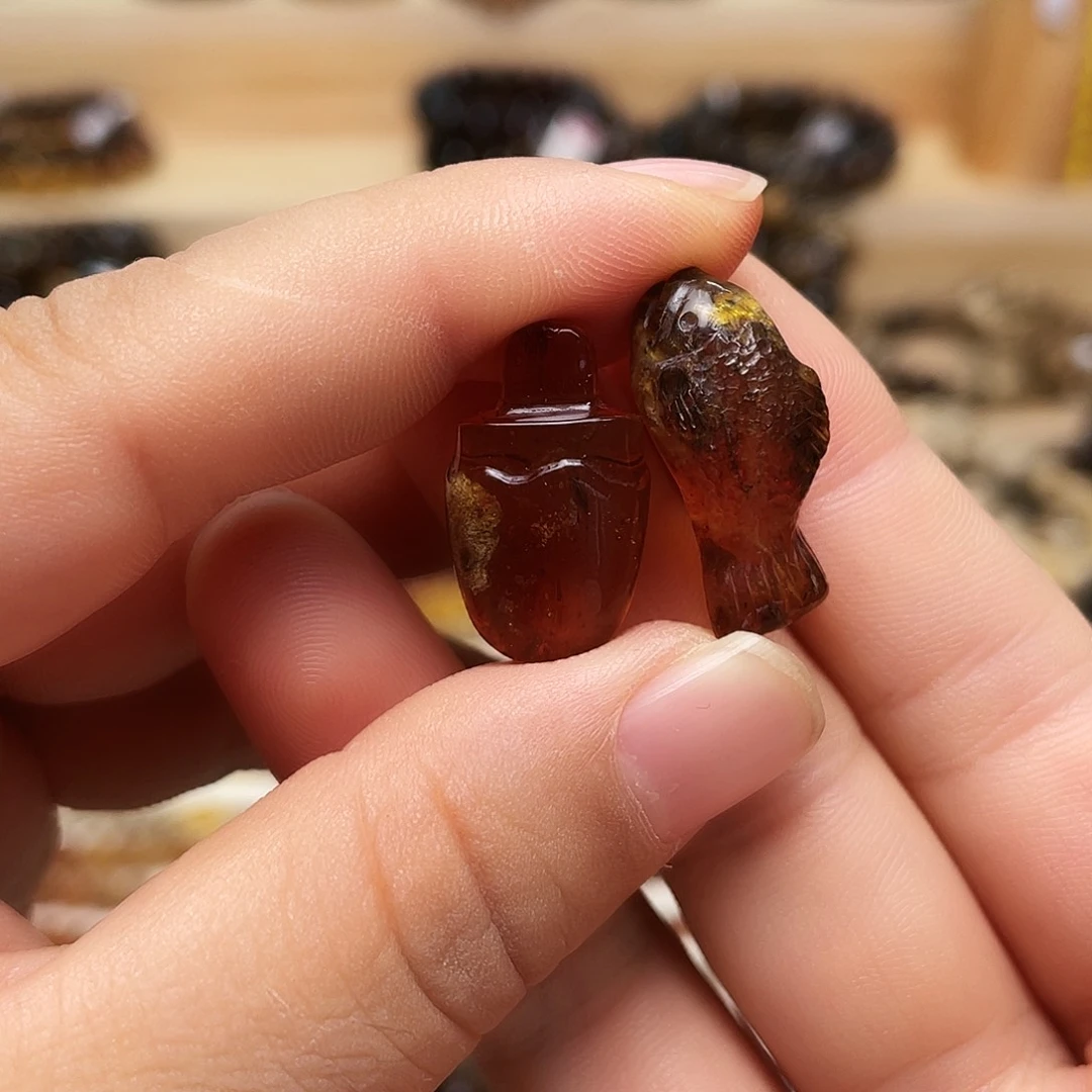 未镶嵌琥珀裸石大