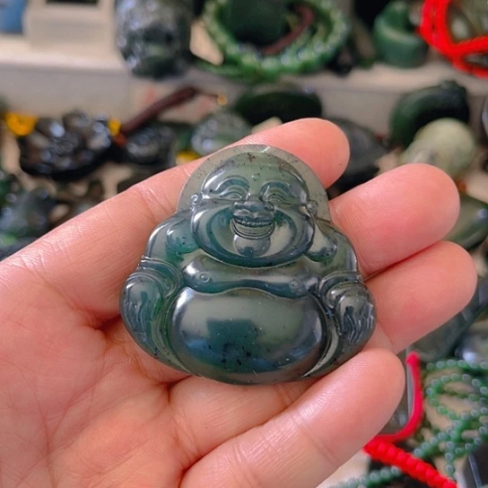 蛇纹石玉颈饰未镶嵌