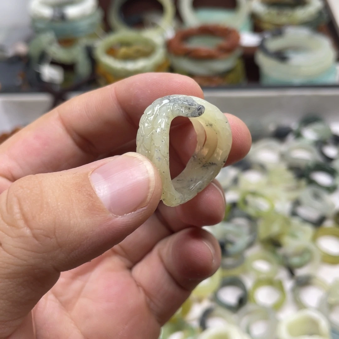 蛇纹石玉未镶嵌戒指