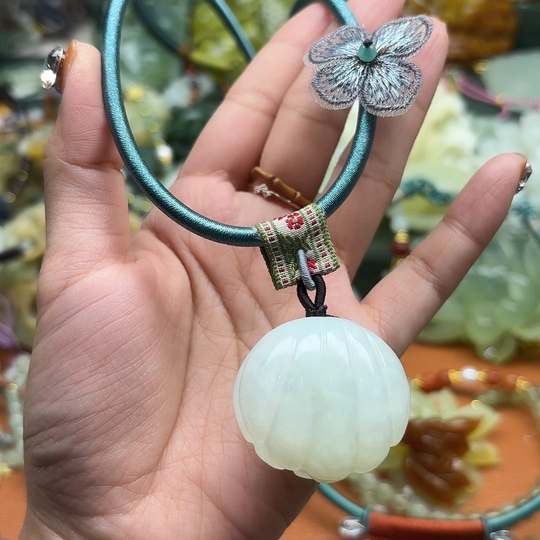 蛇纹石玉未镶嵌吊坠