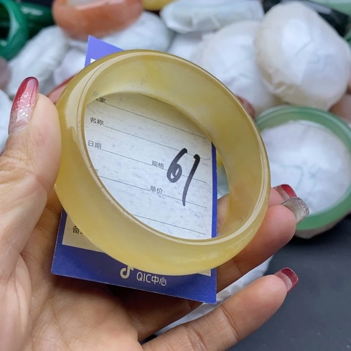 石英质玉手镯未镶嵌