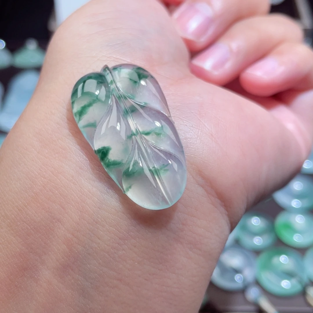 颈饰未镶嵌翡翠叶子