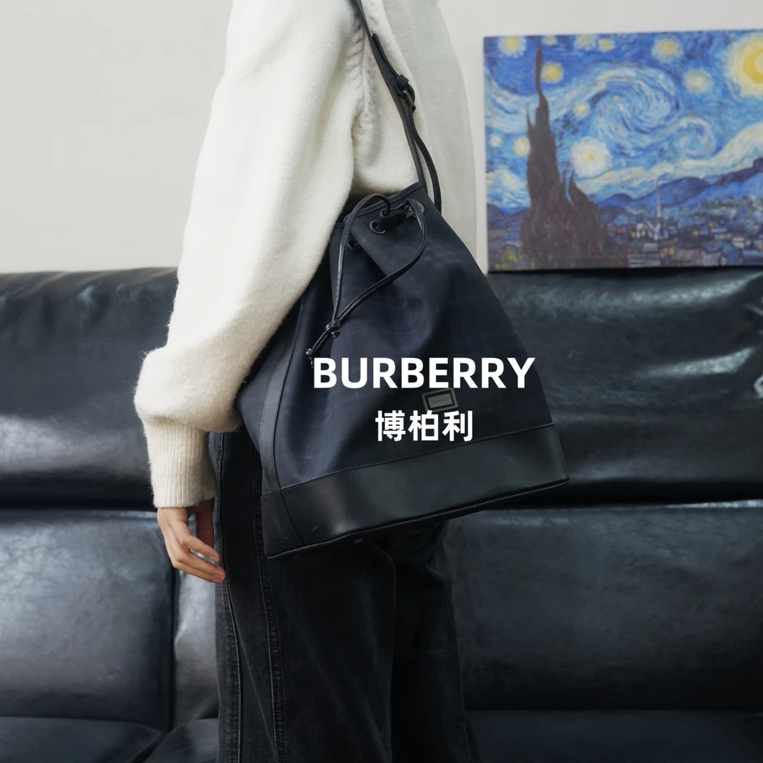 95新 BURBERRY/博柏利 巴宝莉/抽绳单肩包/JJ01523045/3045