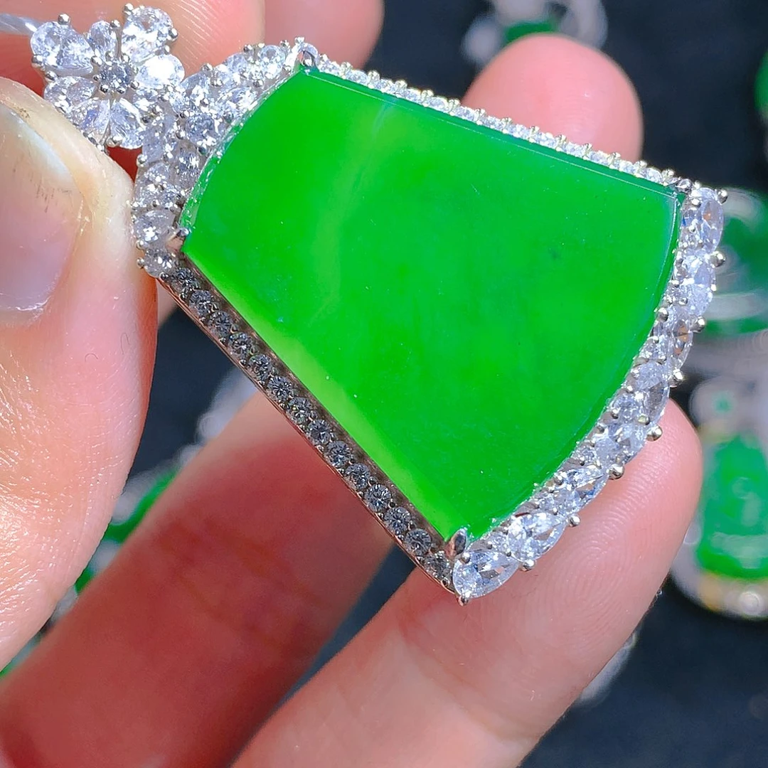 翡翠颈饰银S925镶嵌吊坠