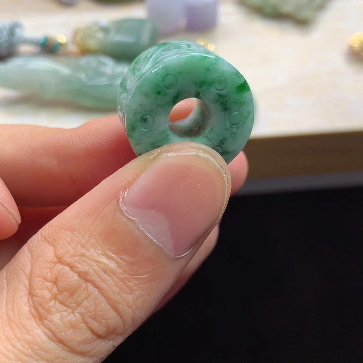 翡翠未镶嵌颈饰吊坠