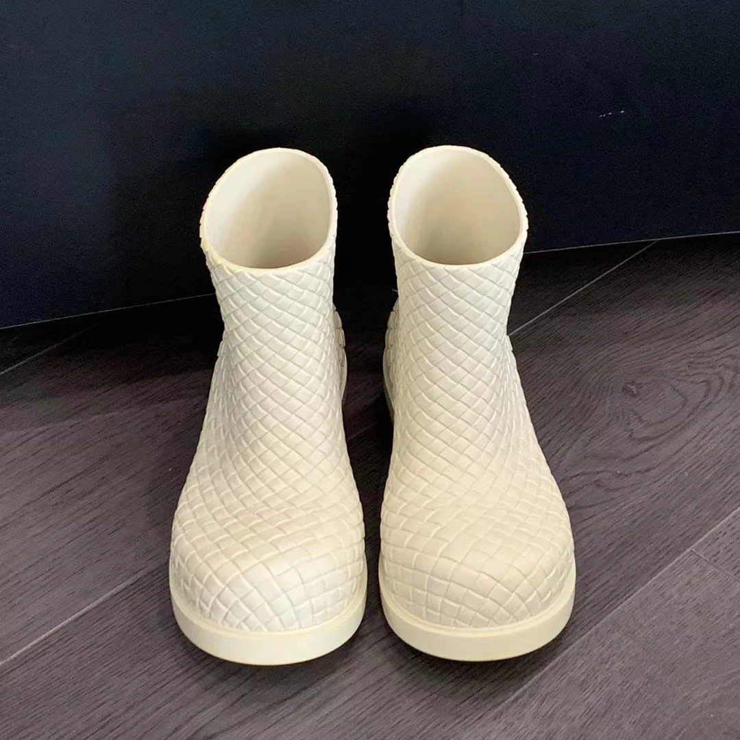 99新 BOTTEGA VENETA/葆蝶家 BV葆蝶家奶白色编织雨靴35码
