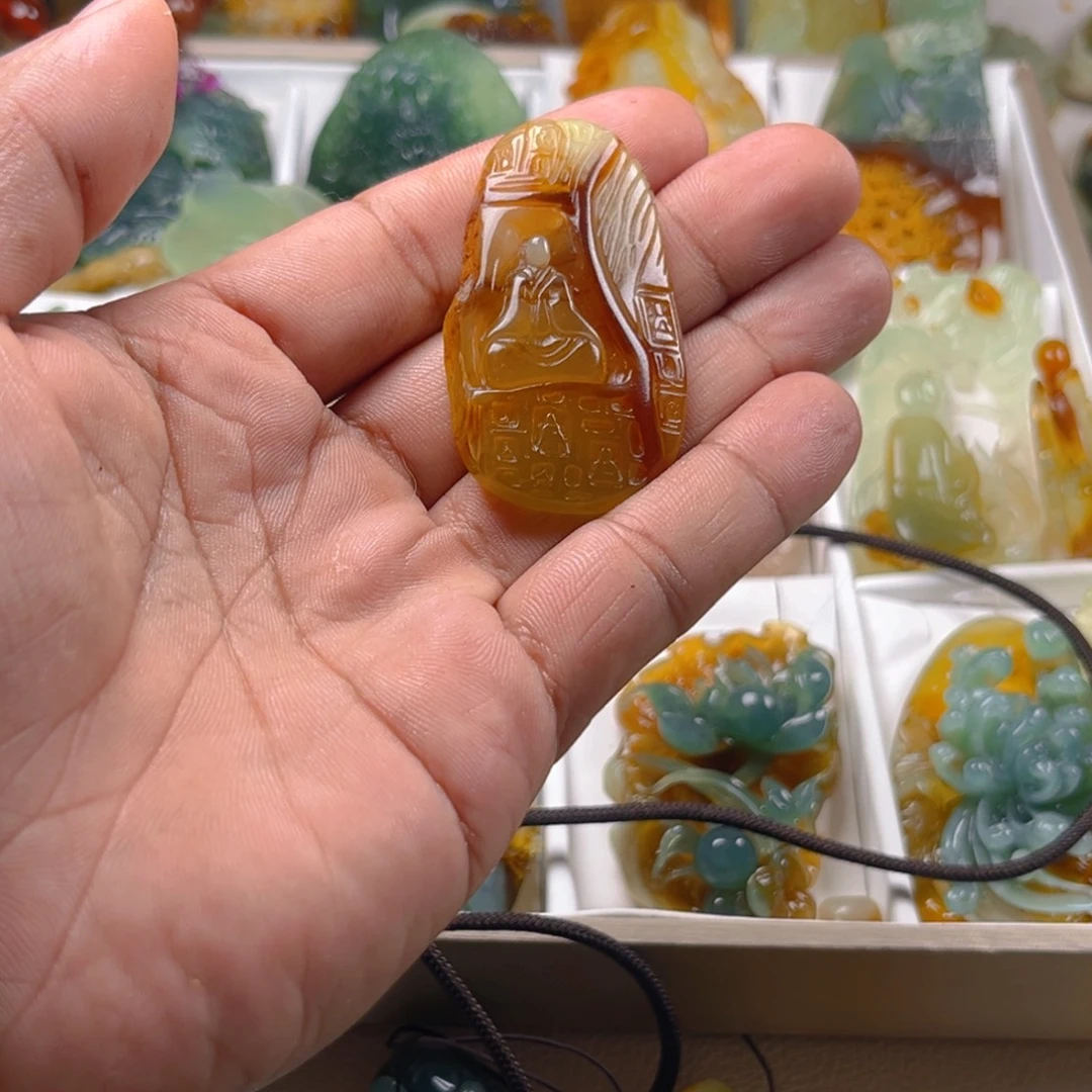 格***花未镶嵌蛇纹石玉颈饰