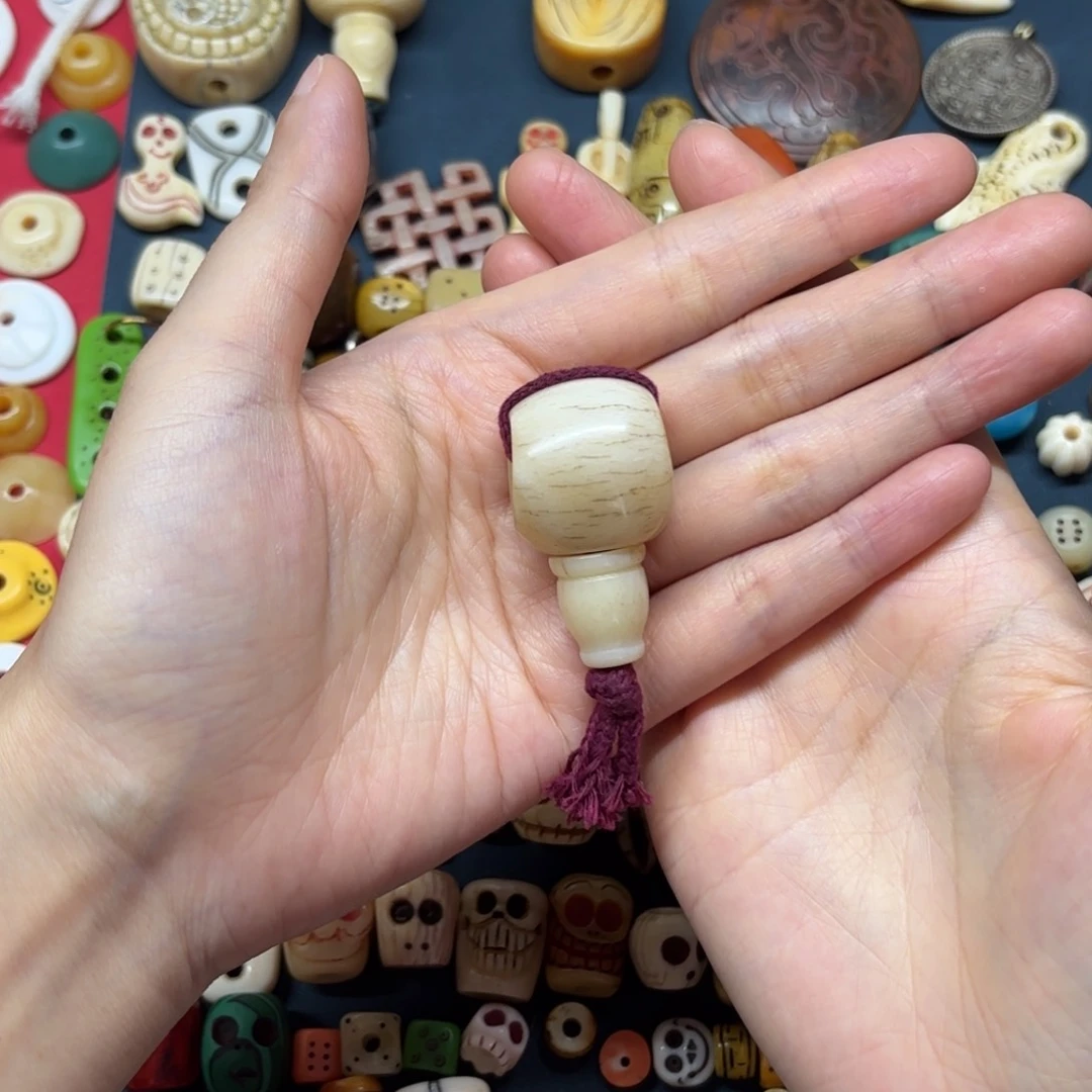 配饰等都可做一些点缀图案与