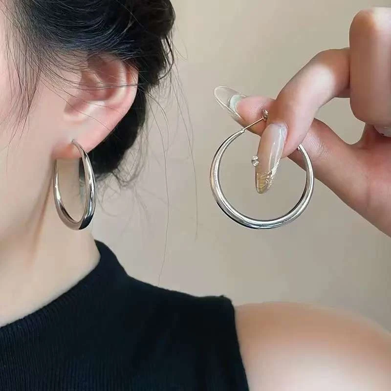 合金耳饰 合金耳饰 春夏上新款银色金属气质清冷淡风圆脸必备