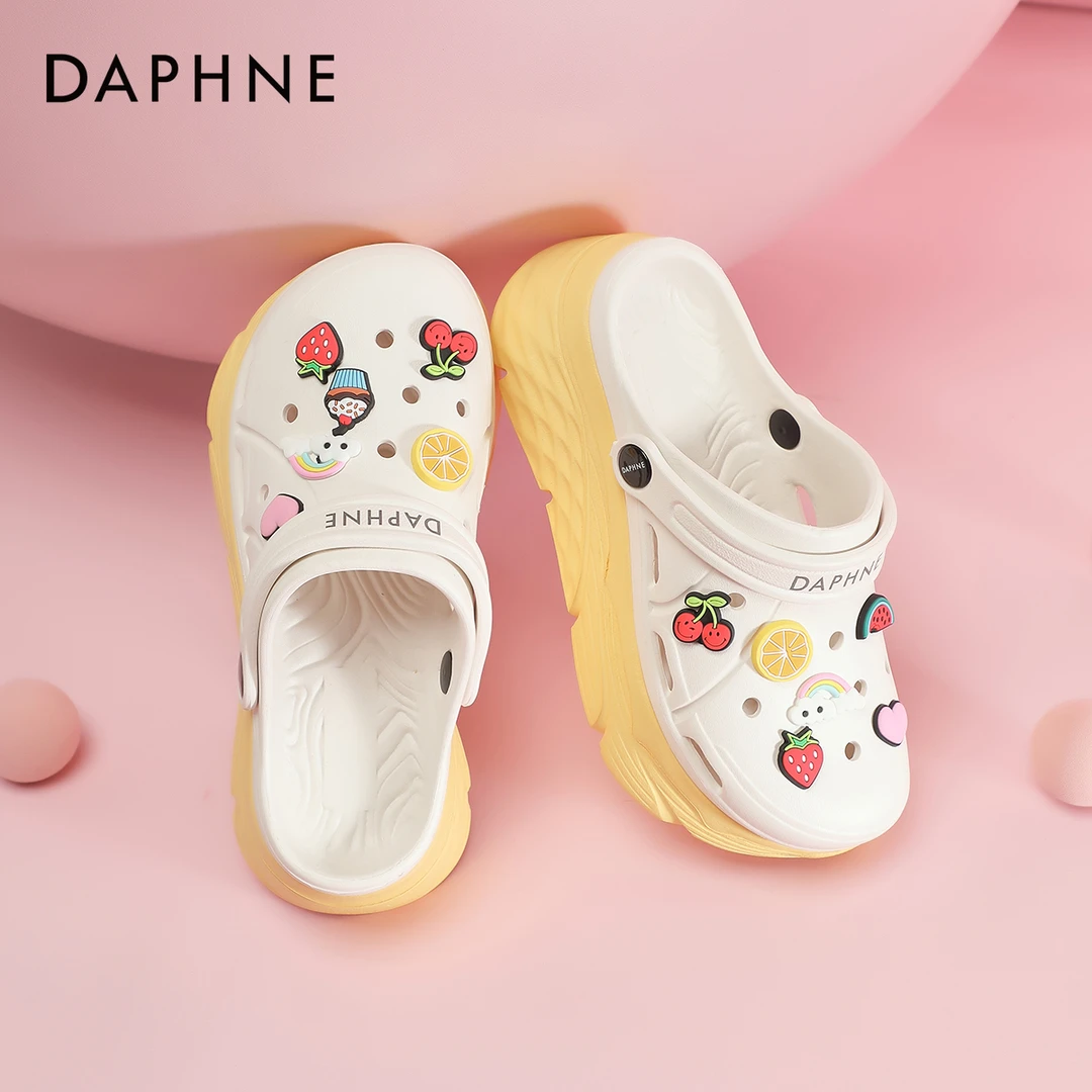 达芙妮厚底洞洞鞋女款夏季2025新款软底可爱沙滩拖鞋增高防滑凉鞋