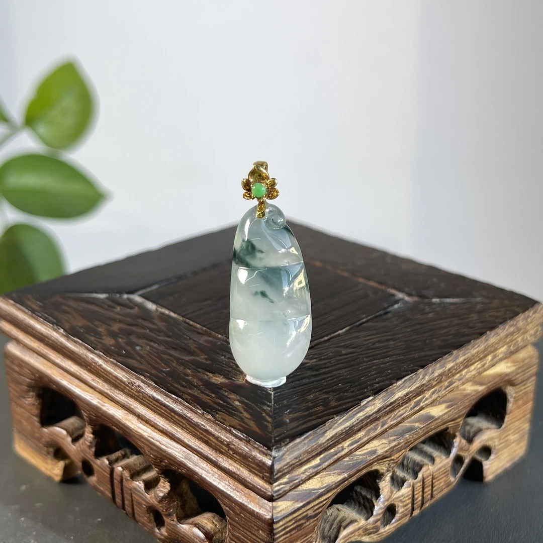 JTA04-118 天然缅甸A货翡翠 18k金钻镶嵌福豆