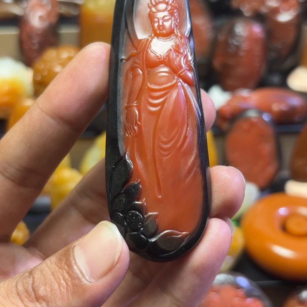 ****亮和田玉未镶嵌颈饰