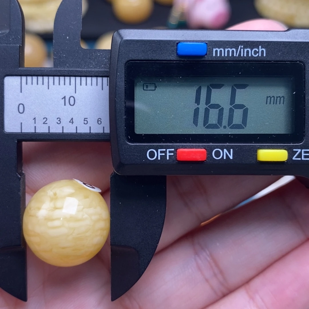 蜜蜡未镶嵌珠宝奇石