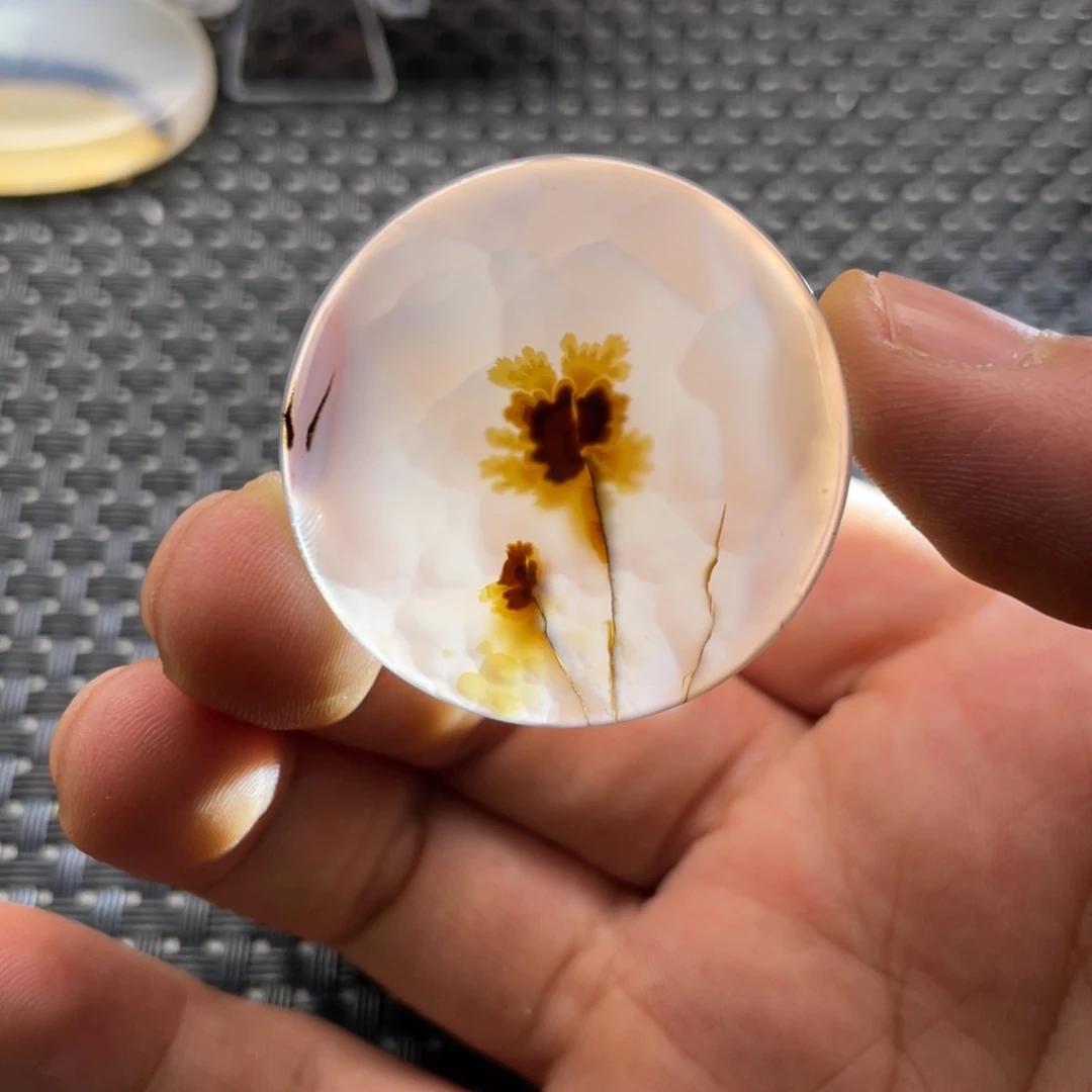 未镶嵌颈饰玛瑙/玉髓小*