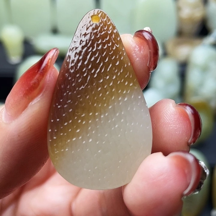 风****和田玉（糖玉）未镶嵌颈饰