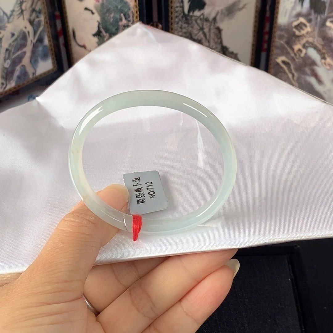 翡翠未镶嵌手镯（贵妃镯）52