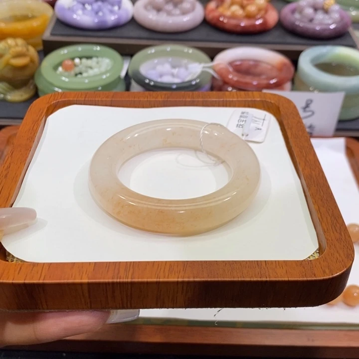 石英质玉未镶嵌手镯50