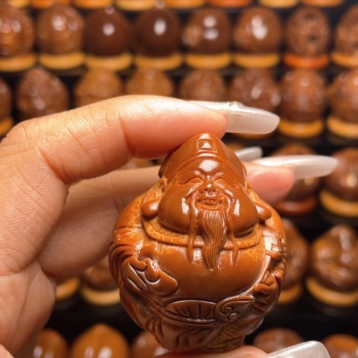 橄榄核把件军*橄榄雕刻