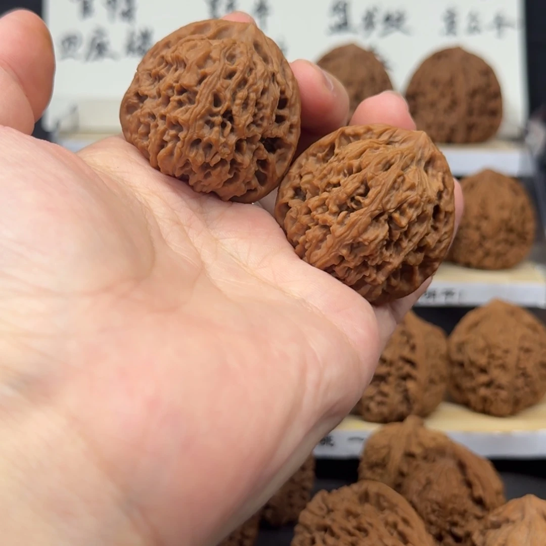 小***。文玩核桃把件40尺南疆一对