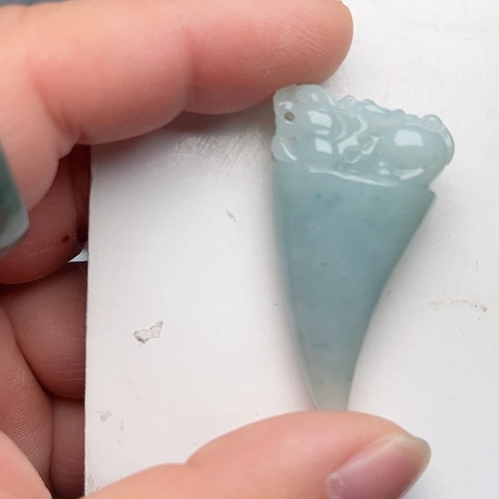 翡翠颈饰未镶嵌龙牙
