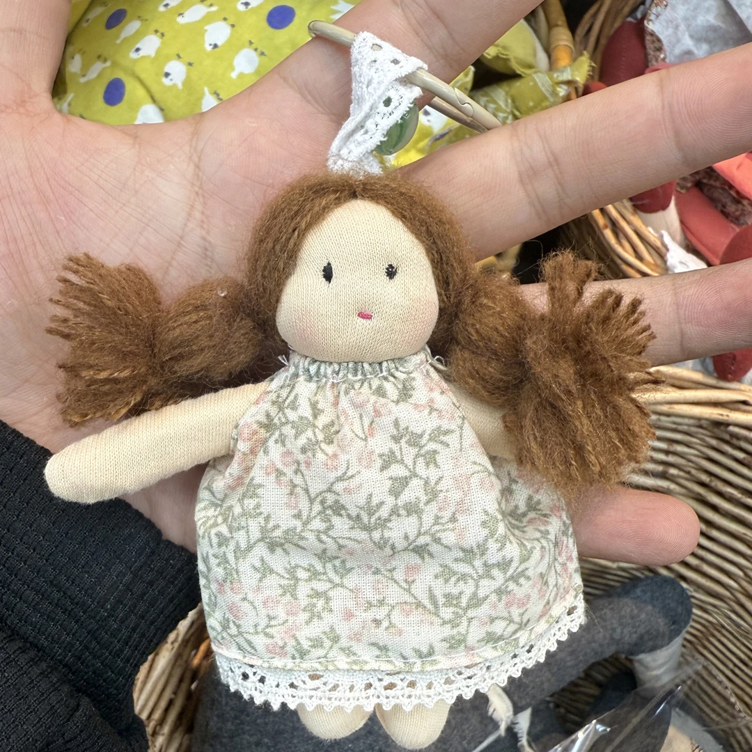 大馍馍推荐儿童粉碎花裙子小女孩挂件