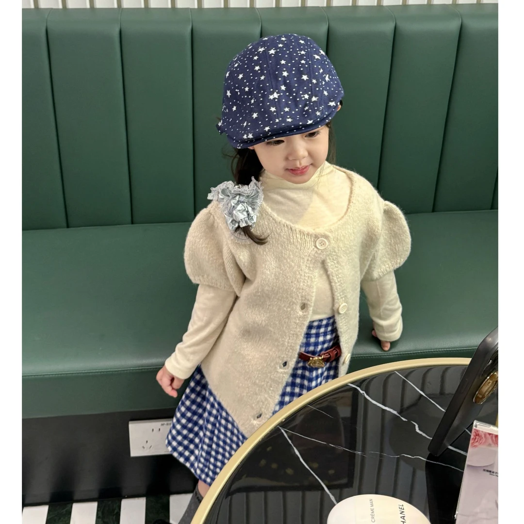 小惜亦2025春季新款女童米色泡泡袖开衫打底衫蓝色格子裙小众套装