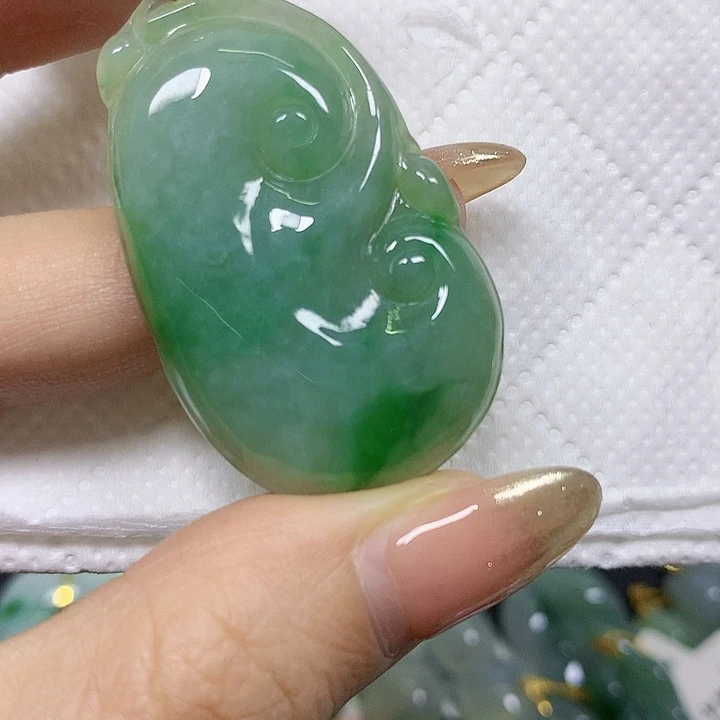 一***好翡翠18K金镶嵌颈饰挂件