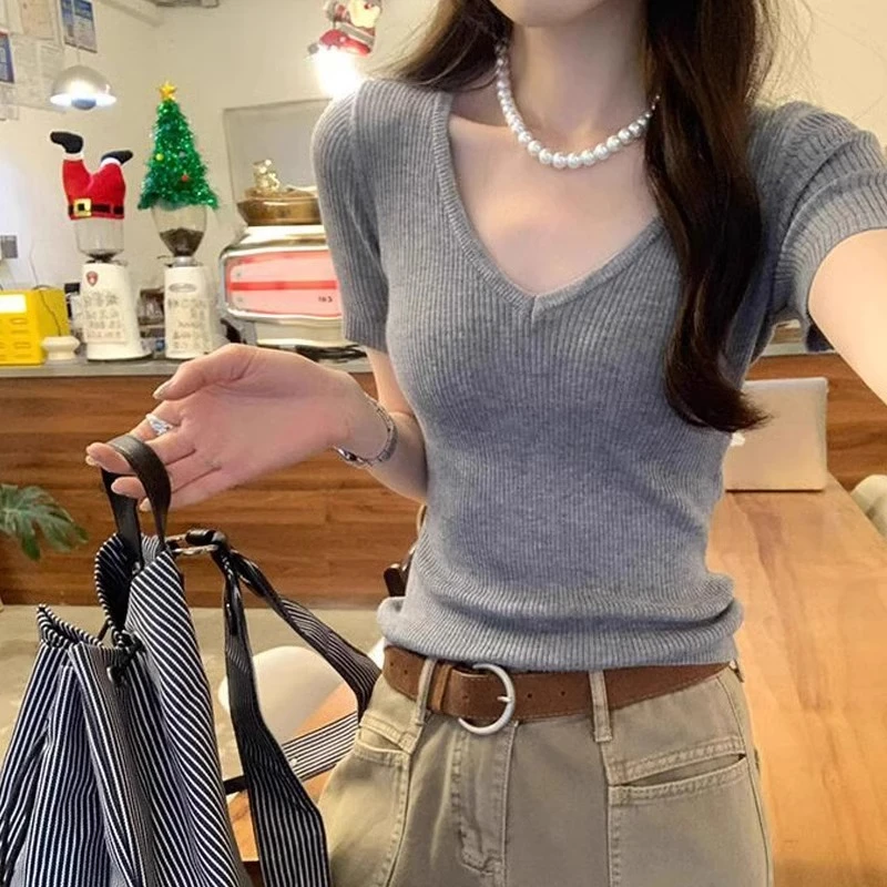 欧货设计感V领正肩短袖t恤女针织衫夏季2025新款修身灰色短款上衣