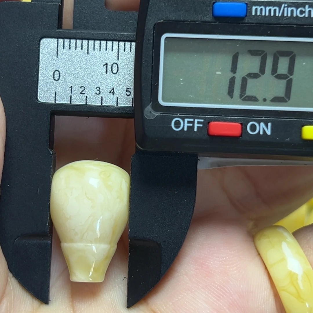 裸石琥珀未镶嵌三通