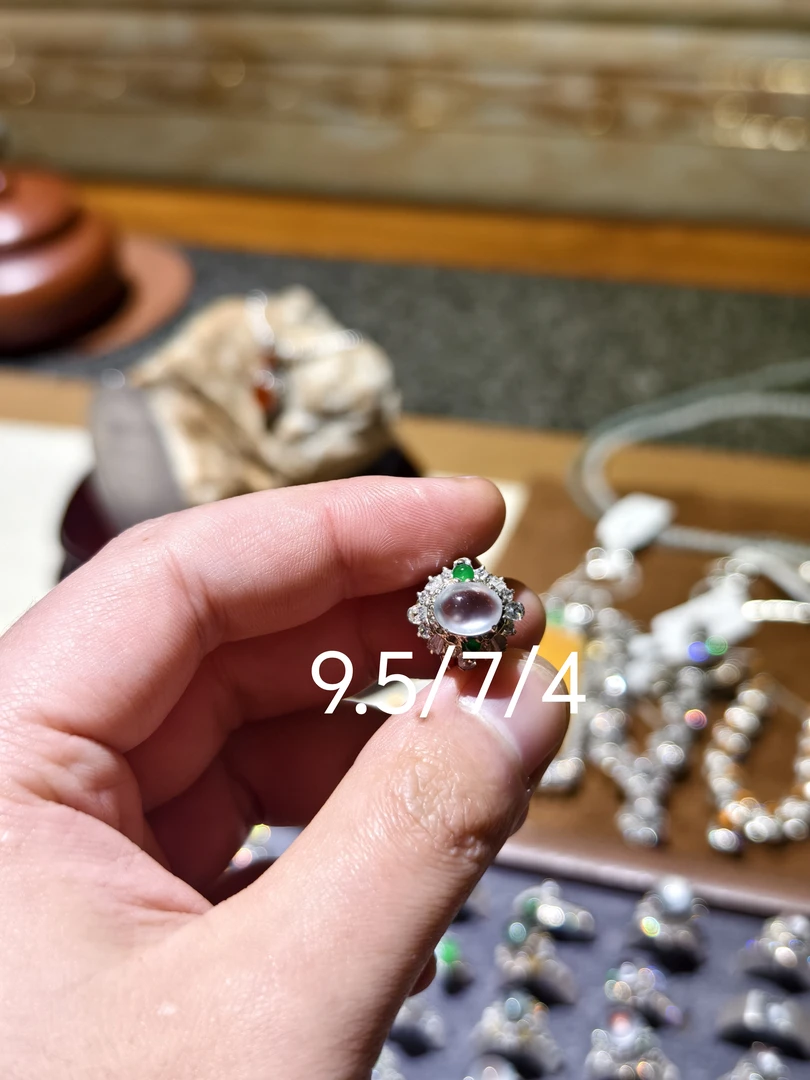 冰种翡翠黑钢白冰玻璃高冰戒面蛋面戒指种老老坑寒光冷厉精品轻奢