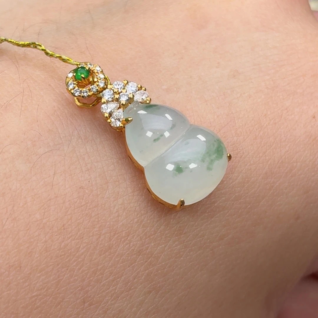 翡翠18K金镶嵌颈饰