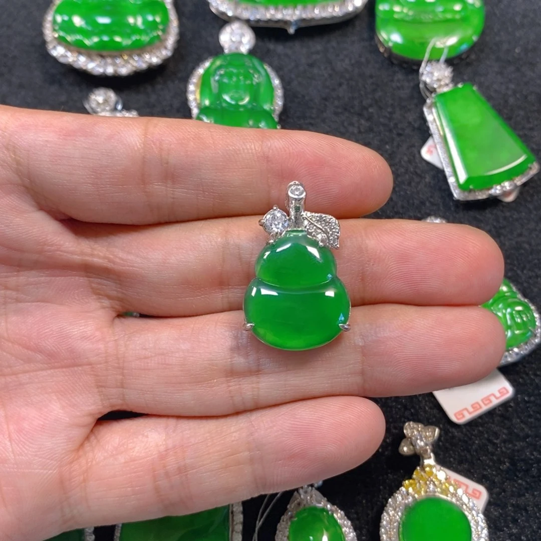 颈饰银S925镶嵌翡翠葫芦吊坠