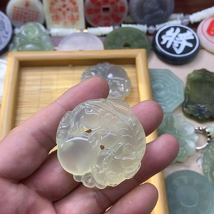 鑫****蛇纹石玉合金颈饰