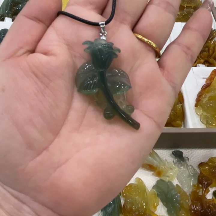 屹***桐蛇纹石玉合金颈饰